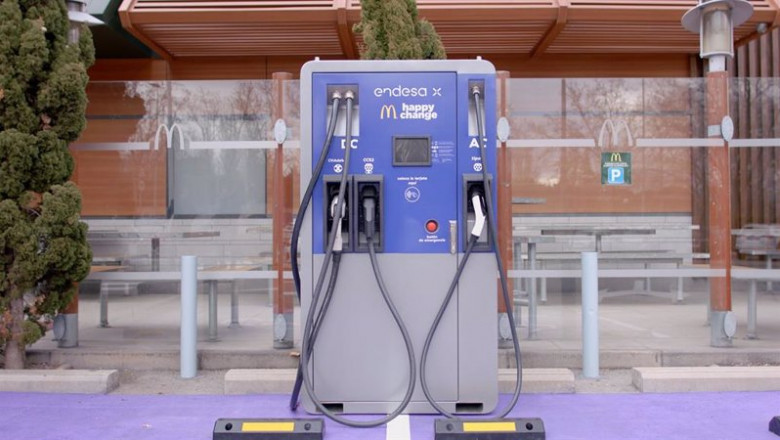 Punt de recarga inaugurado por McDonald's y Endesa X en Tarragona. | MCDONALD'S ep punt de recarga inaugurado por mcdonalds y endesa x en tarragona