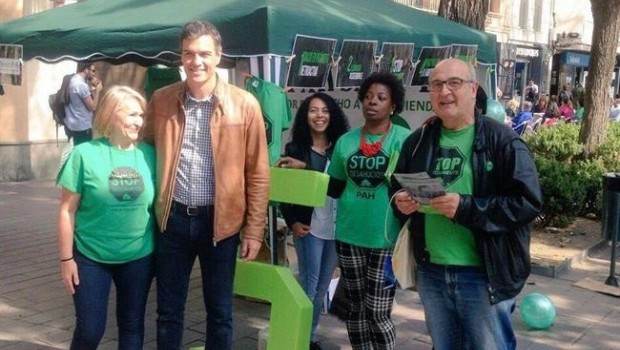 ep secretario generalpsoe pedro sanchez con miembrosla pah