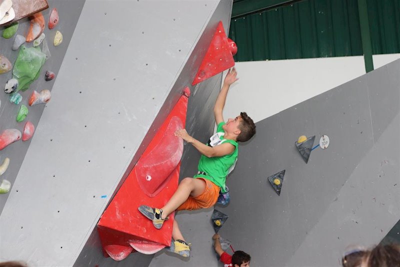 ep un joven en el campeonato de espana de escalada infantil y cadete en plasencia caceres