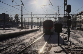 ep un tren a su paso en la estacion de atocha en madrid espana a 11 de enero de 2021