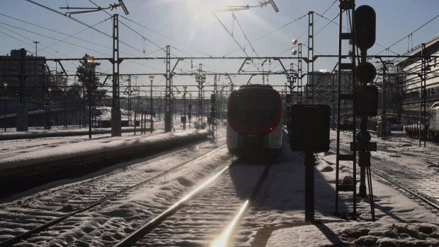 ep un tren a su paso en la estacion de atocha en madrid espana a 11 de enero de 2021