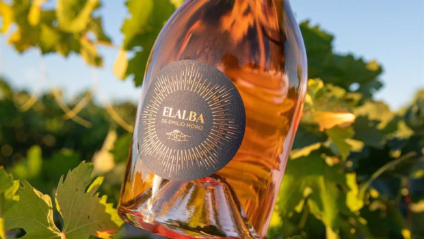 ep una de las botellas del rosado elalba de emilio moro