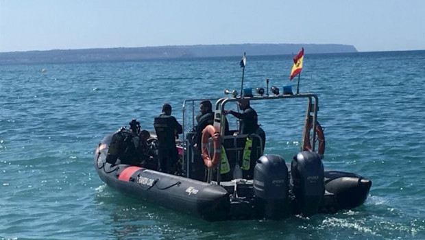 ep una lancha con agentes del grupo especial de actividades subacuaticas geas