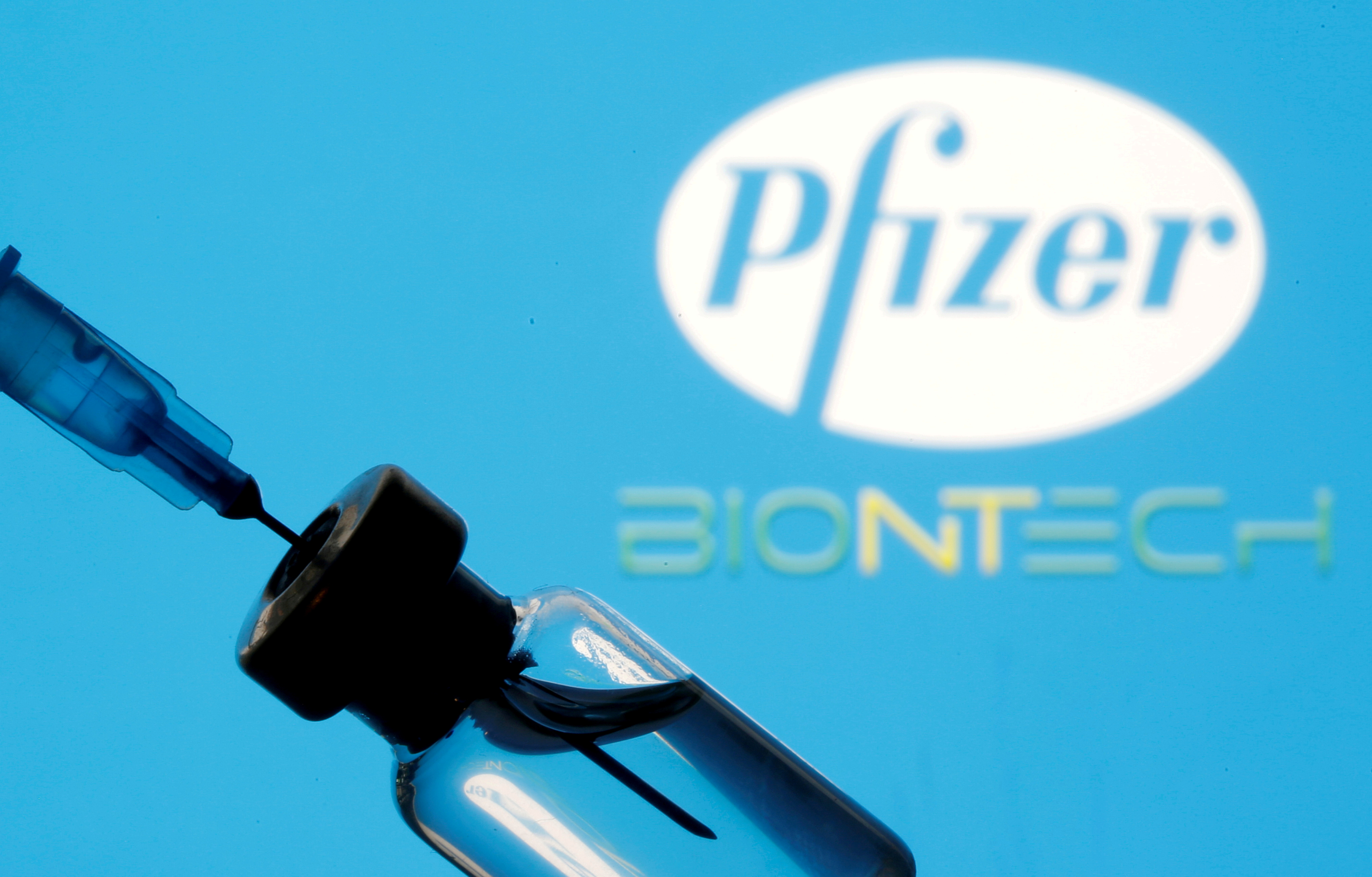 Pfizer bate expectativas y prevé ingresar un 73% más gracias a su vacuna