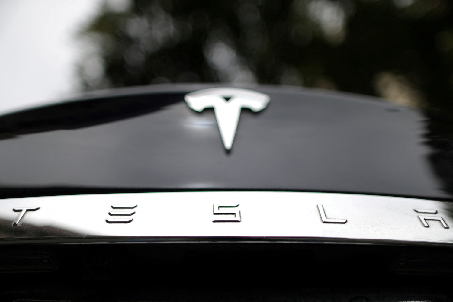 Tesla se gira tras la rebaja de recomendación de UBS ante las dudas sobre sus planes en IA