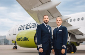 ep archivo   airbaltic organiza una jornada de puertas abiertas para pilotos en barcelona