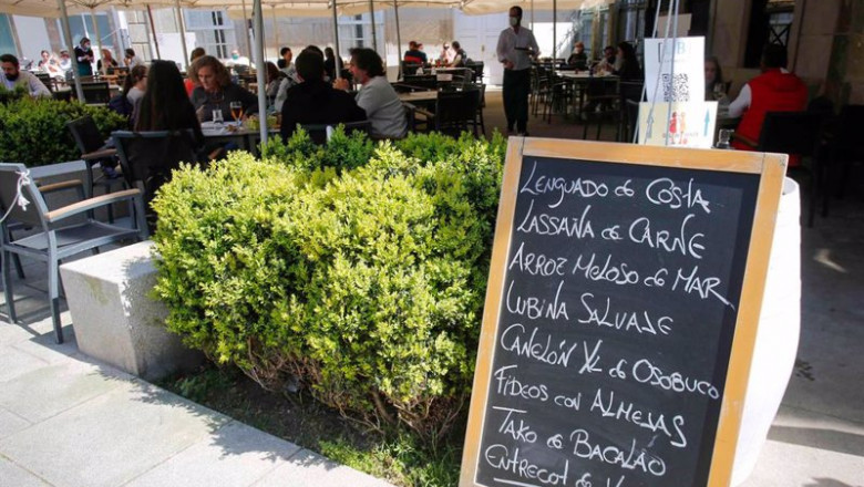 Archivo - El menú del día en una terraza de Baiona, en Vigo | Europa Press - Archivo ep archivo el menu del dia en una terraza de baiona en vigo