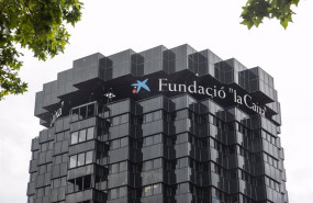 ep archivo   fachada de una de las torres la caixa en barcelona