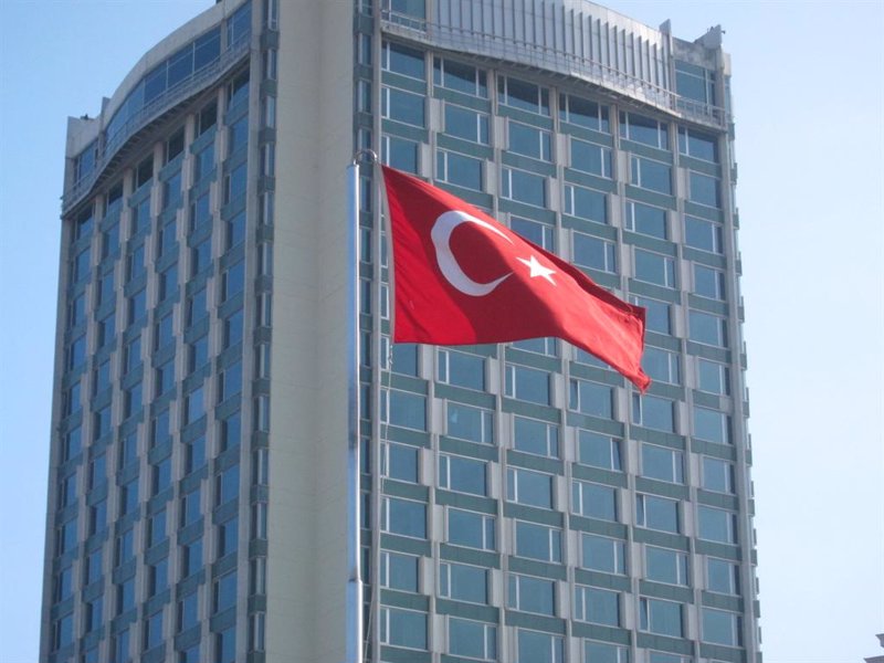 La lira turca agoniza ante la nueva injerencia de Erdogan y el recorte de tipos