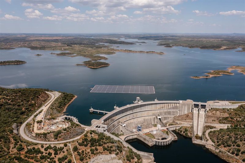 La planta solar flotante de EDP está lista para empezar a producir energía en Portugal