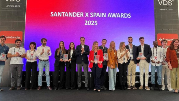 ep archivo   representantes de santander espana con los ganadores de los santander x spain award