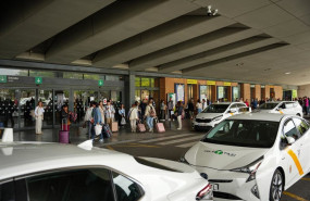 ep archivo   taxistas en la estacion de trenes de santa justa