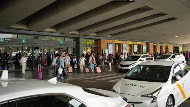 ep archivo   taxistas en la estacion de trenes de santa justa