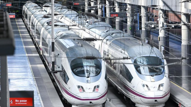 ep archivo   trenes ave durante la segunda operacion salida con motivo de la semana santa 2026 en la