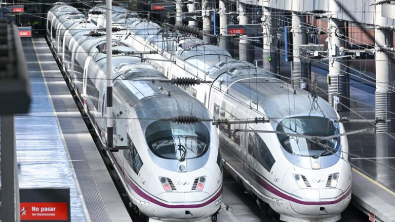 ep archivo   trenes ave durante la segunda operacion salida con motivo de la semana santa 2026 en la