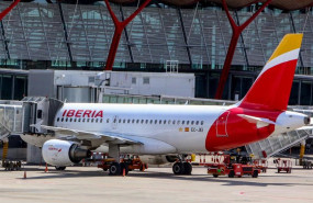 ep archivo   un avion de la aerolinea iberia estacionado en el aeropuerto adolfo suarez madrid 