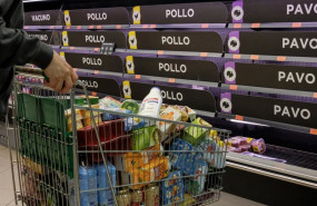 ep archivo   un cliente realiza la compra en un supermercado 20250630091405