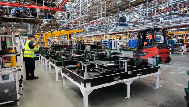 ep archivo   un operario trabajando en una fabrica 20260417093004