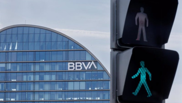 ep archivo   un semaforo frente al banco del bbva en la ciudad del bbva en madrid espana