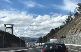 ep autopista ap-9 en la entrada al puente de rande procedente de pontevedra