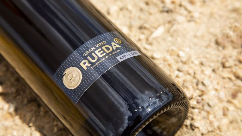 ep contraetiqueta especial para el gran vino de rueda nueva categoria para vinedos de mas de 30 anos