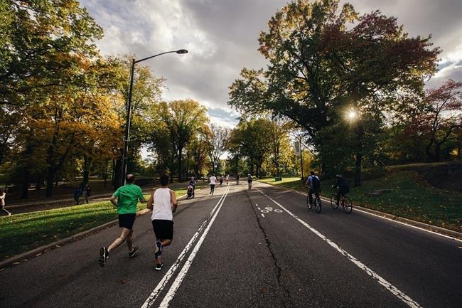 ep correr ejercicio fisico gente corriendola calle