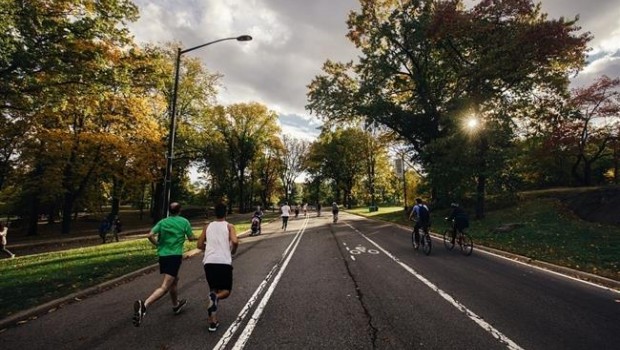 ep correr ejercicio fisico gente corriendola calle