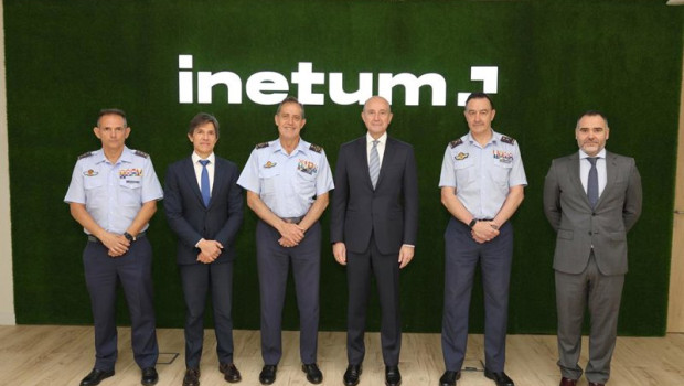 ep de izquierda a derecha coronel ignacio zulueta martin juan carlos crespo director de inetum