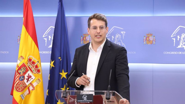 ep el diputado de sumar jorge pueyo durante una rueda de prensa anterior a la junta de portavoces en
