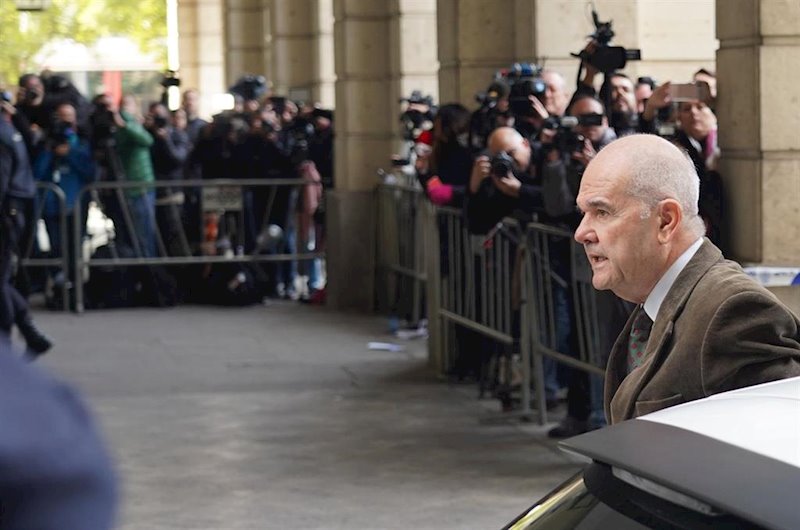 ep el ex-presidente de la junta de andalucia manuel chaves llegando al juicio del caso ere