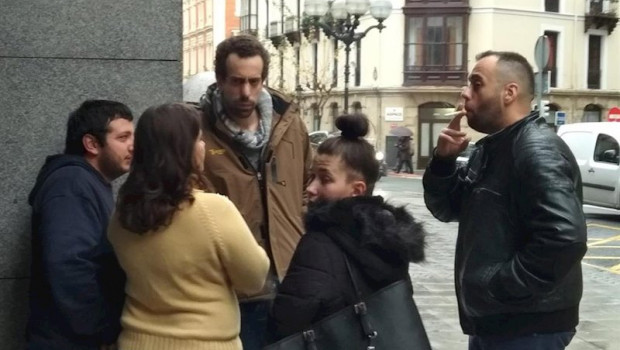 ep el padre y la hermana de la nina asesinada presuntamente por su madre en bilbao el pasado mes de