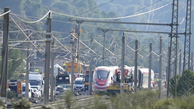 ep imagen de la zona del siniestro ferroviario donde dos nuevas gruas de gran tonelaje se incorporan