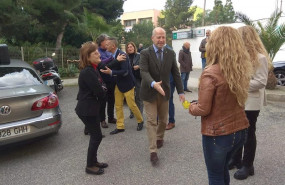 ep imbroda a su llegada al ceip san luis de la capital