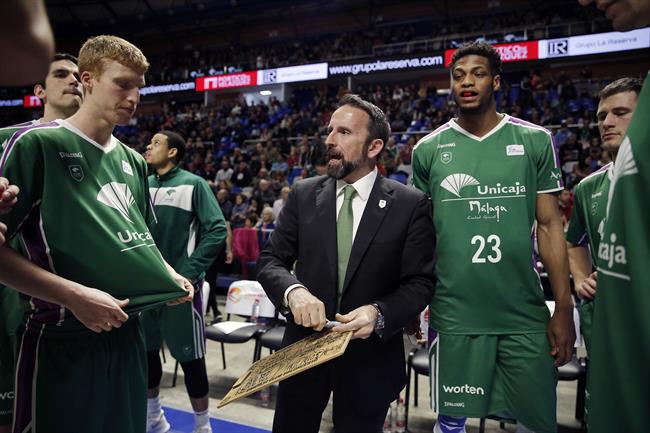 ep joan plaza unicaja dando instrucciones