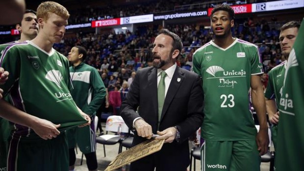 ep joan plaza unicaja dando instrucciones