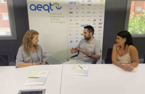 ep la directora gerente de la aeqt maria mas junto a representantes de kluber lubrication
