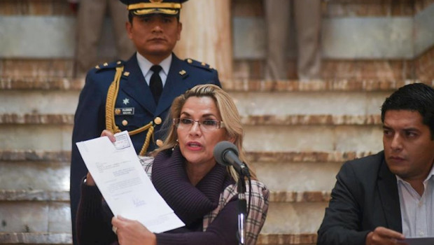ep la presidenta interina de bolivia jeanine anez