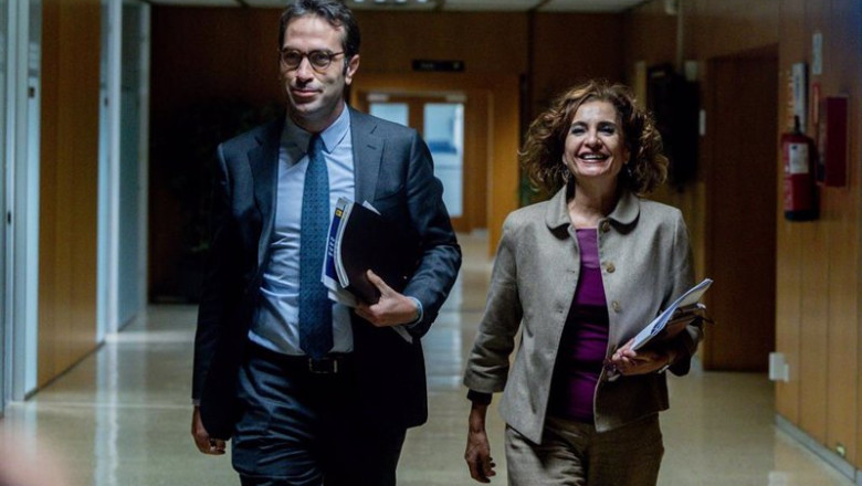 ep la vicepresidenta primera y ministra de hacienda maria jesus montero y el ministro de economia ep la vicepresidenta primera y ministra de hacienda maria jesus montero y el ministro de economia