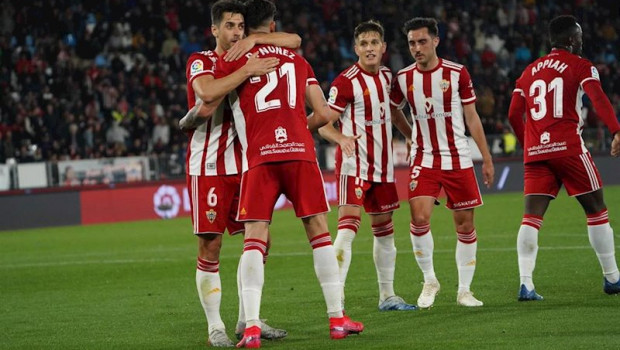 ep los jugadores de la ud almeria celebran un gol