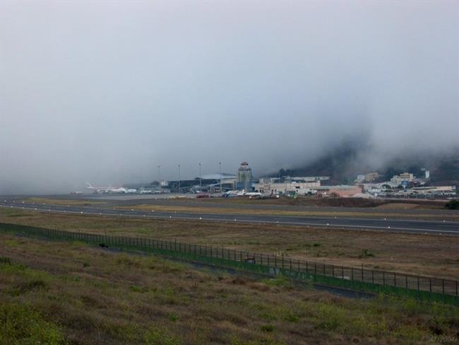 Niebla en el aeropuerto Tenerife Norte (Los Rodeos) | FOTOMETEO - Archivo ep nieblaaeropuerto tenerife norte los rodeos