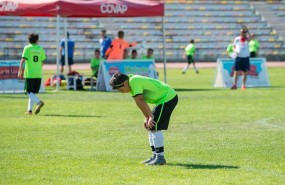 ep nino practicando deporte futbol