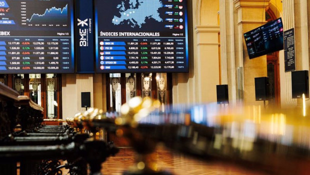 ep paneles de indices internacionales en el palacio de la bolsa de madrid a 30 de septiembre de 2024