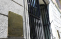 ep puerta principal de la comision nacional de los mercados y la competencia cnmc en madrid