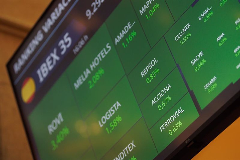 El Ibex 35 recupera los 9.300 puntos tras una intensa jornada de resultados