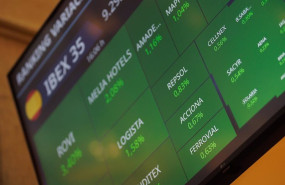 ep un panel del ibex 35 en el palacio de la bolsa a 13 de abril de 2023 en madrid espana las