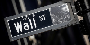 un panneau indiquant wall street est visible a new york 20250409095008 