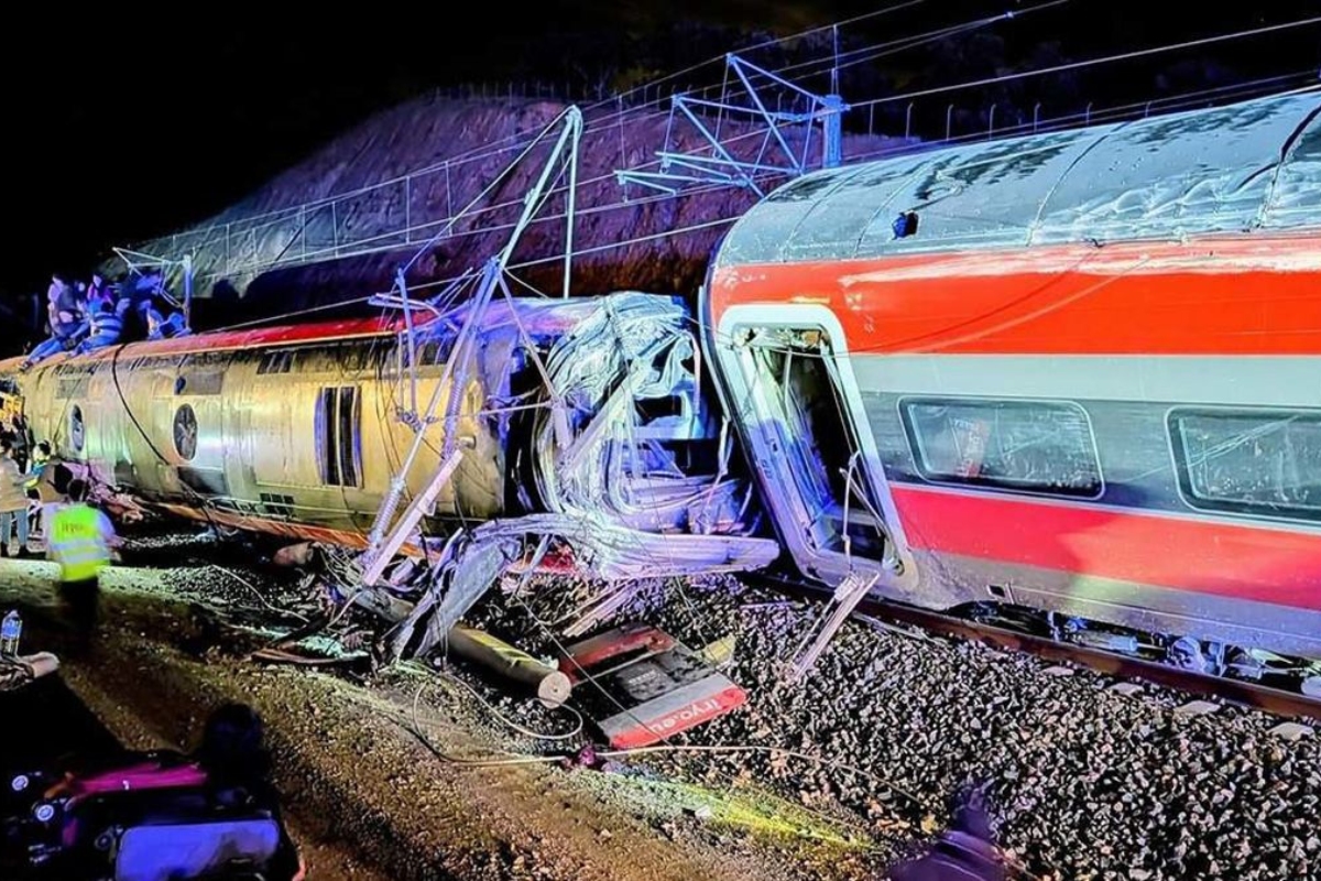 Al menos 39 muertos tras el descarrilamiento de dos trenes en Adamuz (Córdoba)