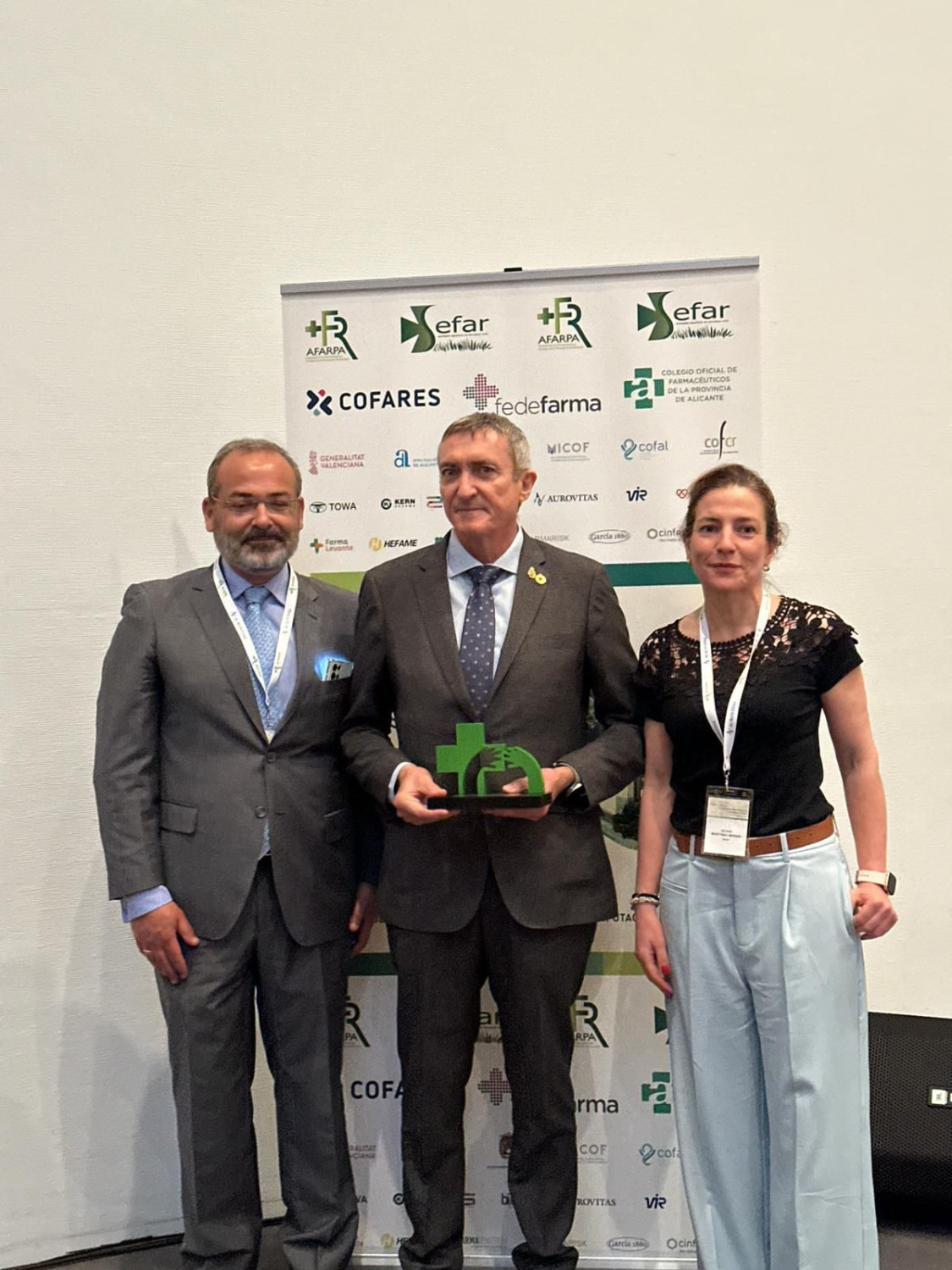 de izquierda a derecha jaime espolita presidente sefar mariano gonzlez y olivia martnez monge vicepresidenta 2 sefar de izquierda a derecha jaime espolita presidente sefar mariano gonzlez y olivia martnez monge vicepresidenta 2 sefar