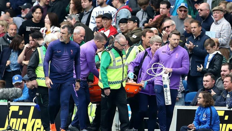 ep 05 october 2019 england brighton tottenham hotspur goalkeeper hugo lloris is stretchered off the