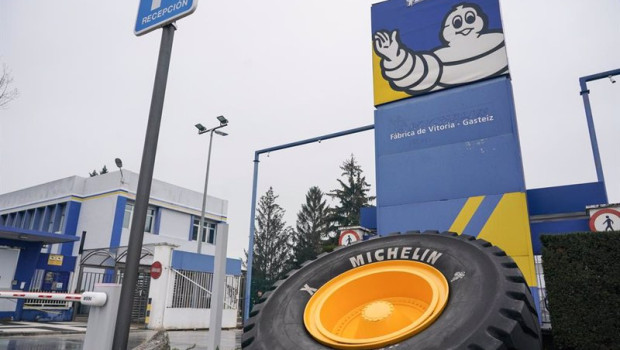 ep archivo   acceso a la fabrica michelin en vitoria